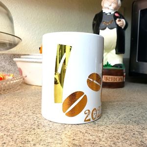 Gold letter I Coffee mug